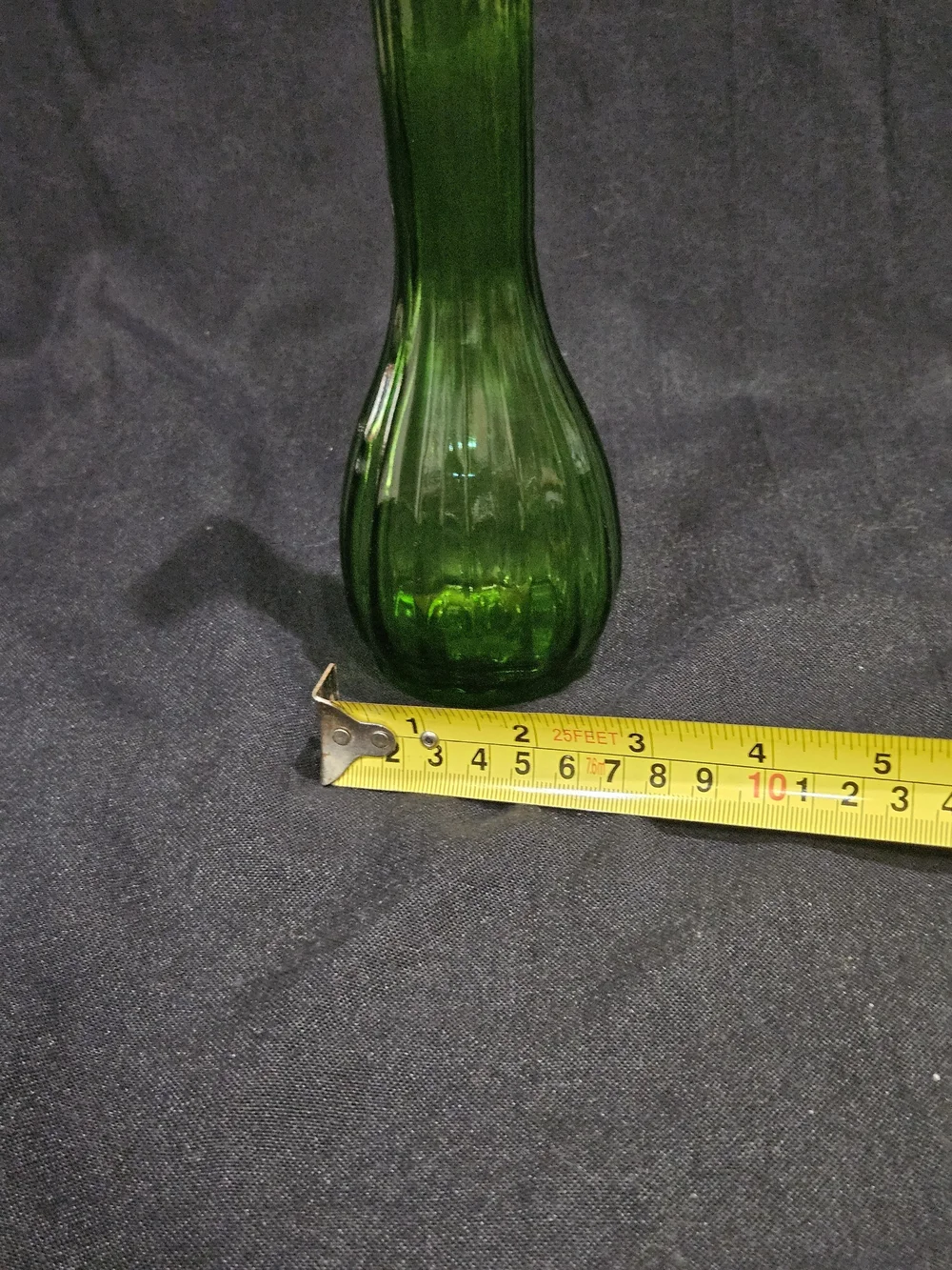 Vtg PGC Portland Glass Co Emerald Green Ribbed Bud Vase Scalloped Rim 9